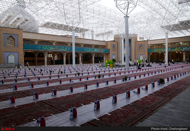 سفره افطار در حرم حضرت معصومه(س)