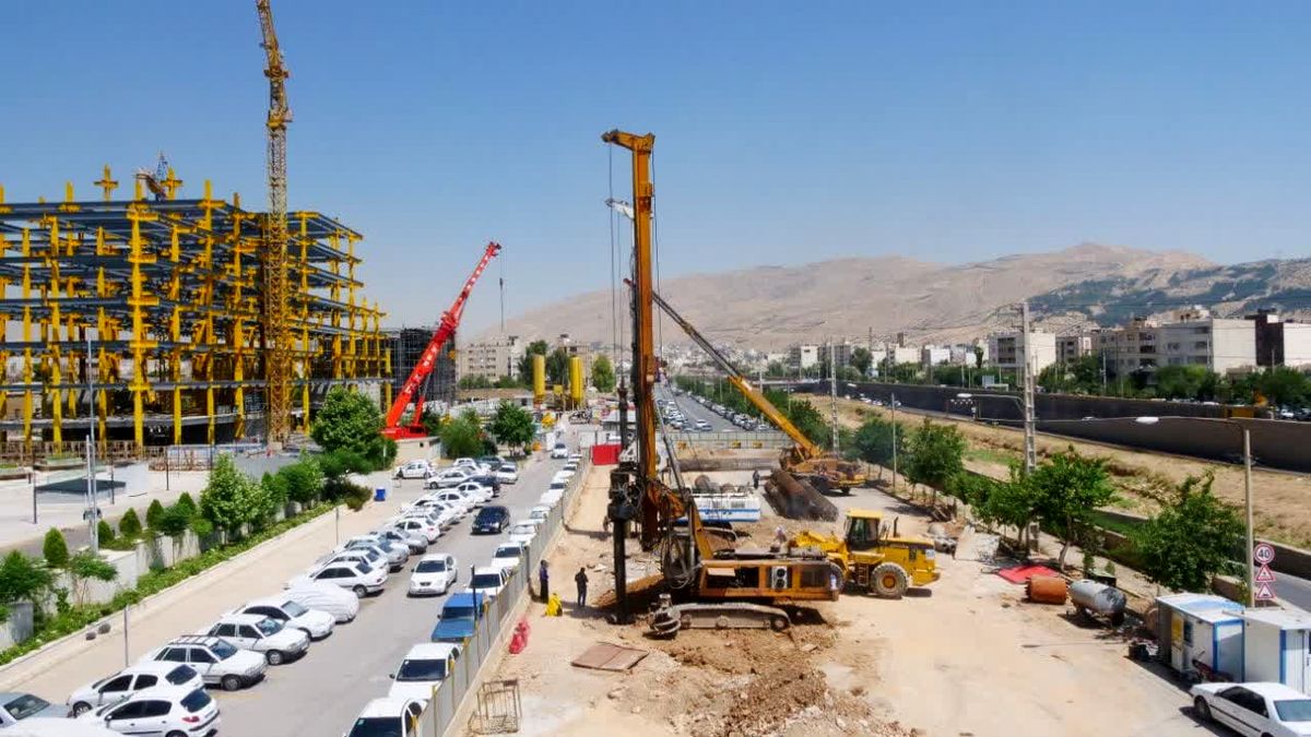 تلاش شبانه‌روزی در پروژه زیرگذر خیابان شهید پیشرو
