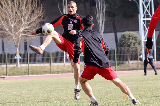 گزارش تصویری تمرین پرسپولیس/ خوش و بش برانکو با هوادار معلول