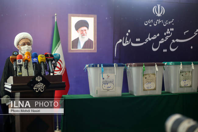 حضور آیت‌الله آملی لاریجانی و سیداحمد خاتمی پای صندوق رای