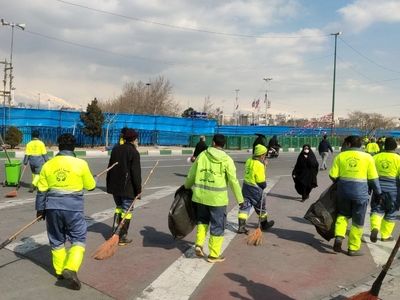 استقرار نیروهای شهرداری تهران برای پاکسازی مسیر راهپیمایی ۲۲ بهمن