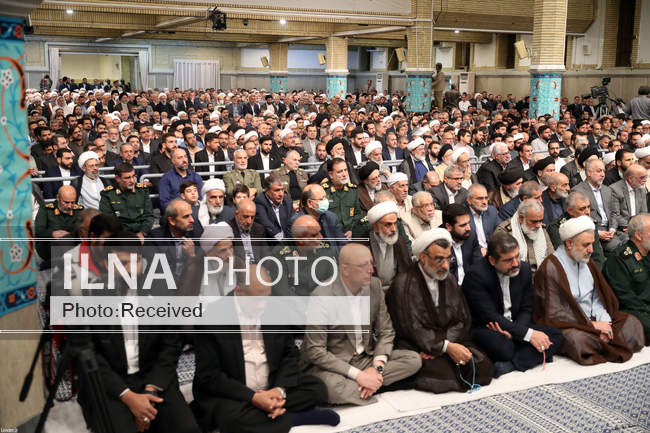 دیدار جمعی از مردم، مسئولان و مهمانان کنفرانس وحدت اسلامی با مقام مع