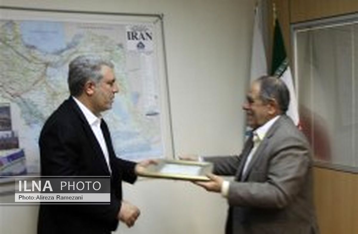 تقدیر از مدیرعامل سازمان منطقه آزاد کیش به خاطر باز پس‌گیری اراضی واگذار شده 
