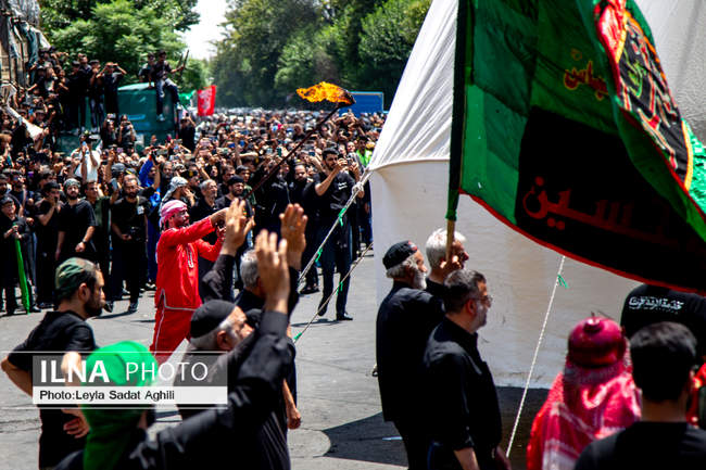 مراسم خیمه‌سوزان ظهر عاشورا در چهارراه گلوبندک تهران/1