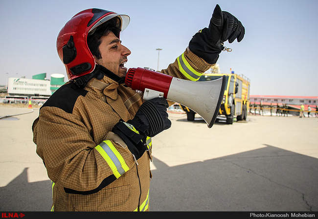 مانور اطفاء حریق هواپیما در فرودگاه امام خمینی (ره)