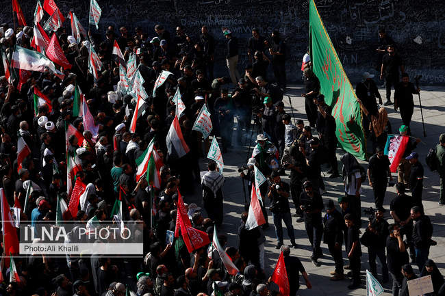 اقامه نماز بر پیکر رهبر شهید انقلاب در مصلای تهران / 7