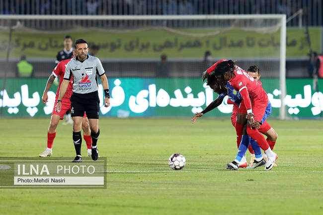 دیدار تیمهای استقلال تهران و پرسپولیس تهران