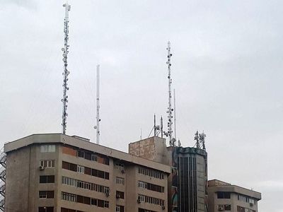 کلاف پیچیده نصب انبوه دکل مخابراتی بی‌مجوز در تهران/ احتمال کاهش سرعت اینترنت همزمان با جمع‌آوری دکل‌های غیرمجاز 
