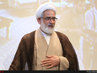 مردم پای انقلاب ایستاده‌اند/ مسئولان «گره‌های اقتصادی» را باز کنند 