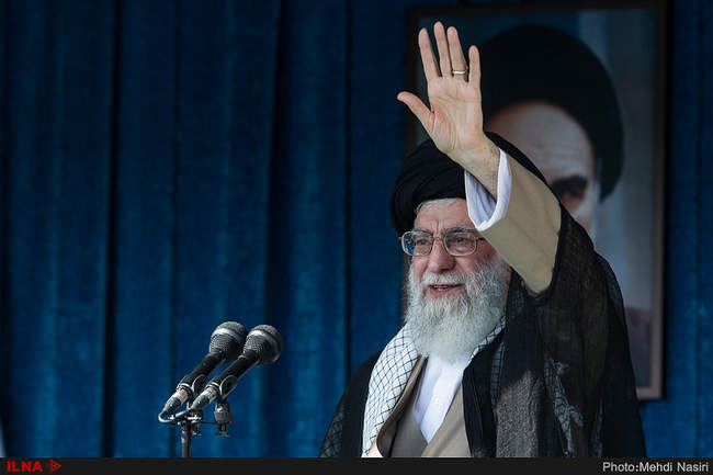 اقامه نماز عید فطر به امامت مقام معظم رهبری