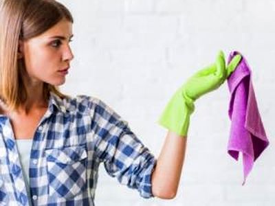از بین بردن خط و خش میز شیشه ای و آینه با روش های طبیعی 