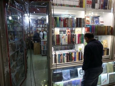 کاهش ۹۰ درصدی تقاضا برای دریافت کتاب‌های امانتی در آذربایجان غربی / کتاب‌ها در کتابفروشی‌ها خاک می‌خورند