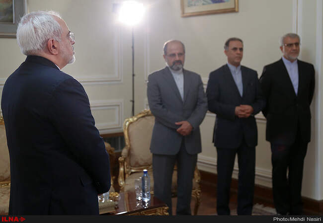 تقدیم استوارنامه سفیر جدید پاکستان به محمد جوادظریف