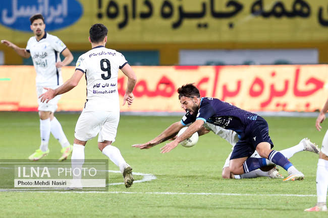 دیدار تیمهای فوتبال استقلال تهران و پیکان در جام حذفی