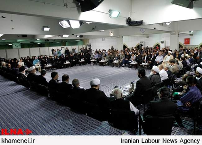 دیدار جمعی از شعرا با مقام معظم رهبری