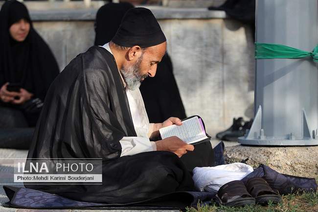 روز عرفه در گلستان شهدای اصفهان