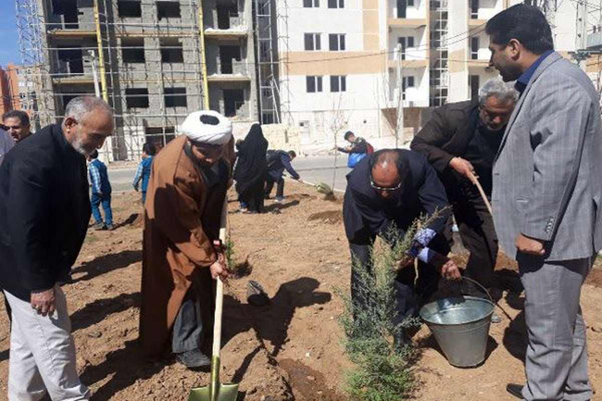 غرس 7 هزار اصله نهال در شهر محمدیه 