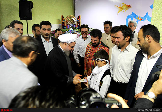 دیدار رئیس جمهور از خانه سالمندان و معلولین مجتمع قدس