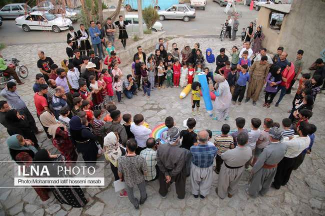 اجراهای روز دوم چهاردهمین جشنواره بین المللی تئاتر خیابانی مریوان