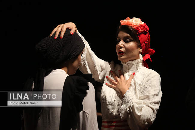 نمایش آئورا به کارگردانی مهدی محبعلی