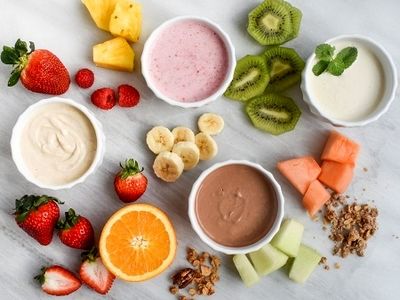 طرز تهیه ماست میوه ای رژیمی با چند طعم  
