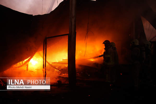 آتش‌سوزی در بارانداز ۱۲ هزار متری در شوش 