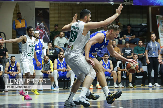 دیدار تیم های بسکتبال طبیعت اسلامشهر و پالایش نفت آبادان