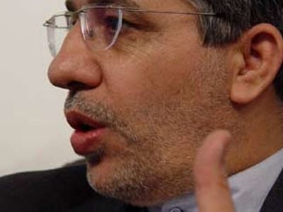 دولت تنها نیمه پر لیوان را انعكاس می‌دهد