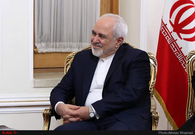 تقدیم استوارنامه سفیر جدید فرانسه به وزیر امور خارجه