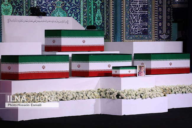 ادای احترام مهمانان و مسئولان خارجی به پیکر امام شهید/1