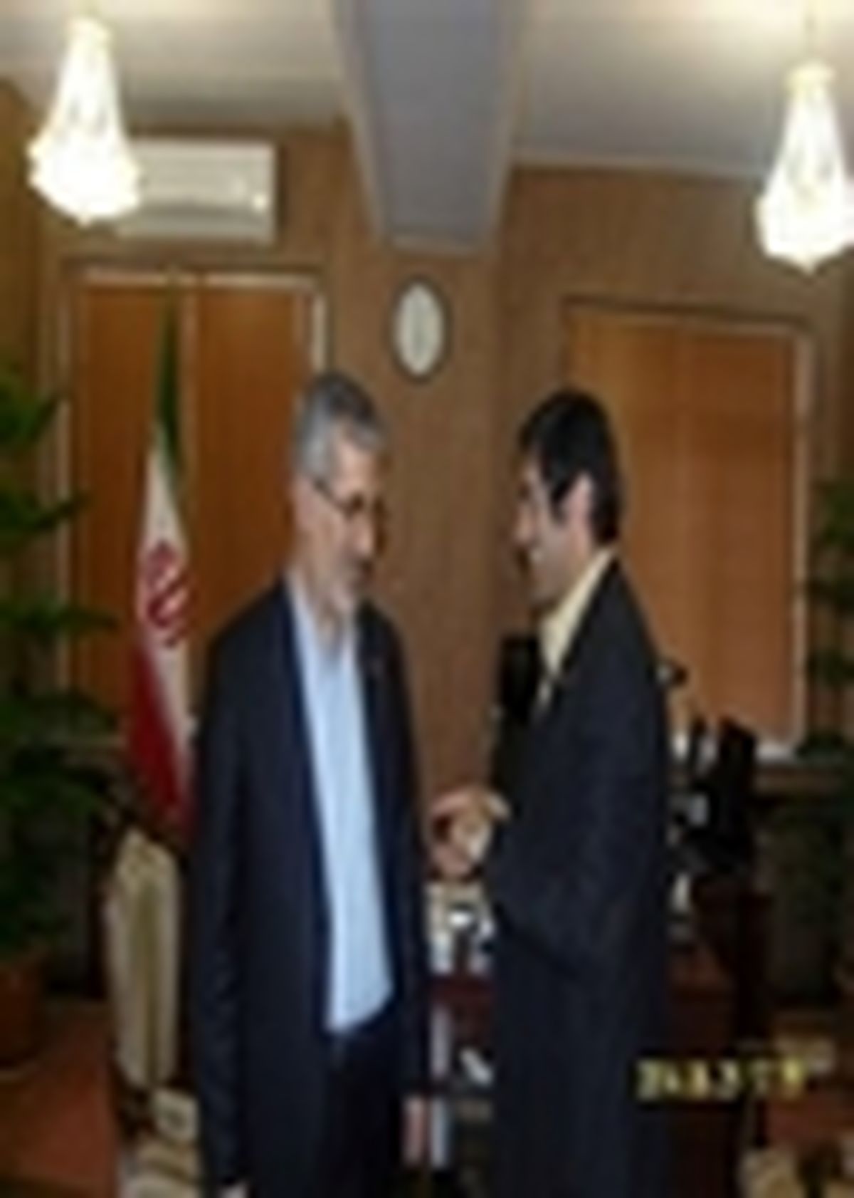 اعطاء نشان چهل سالگی سازمان انتقال خون ایران به استاندار البرز