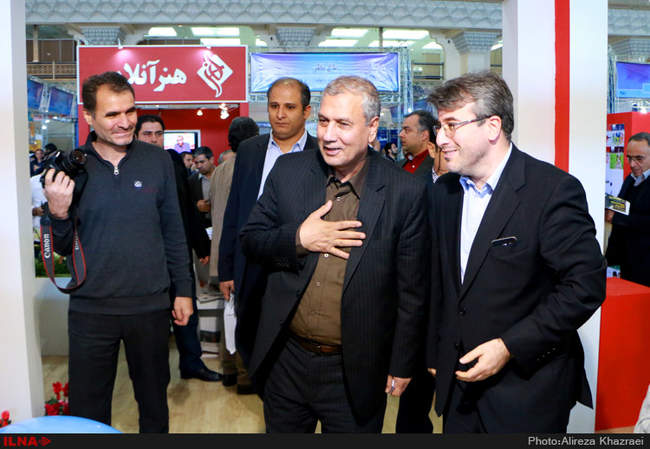بازدید علی ربیعی وزیر تعاون، کار ورفاه اجتماعی ازنمایشگاه مطبوعات و 