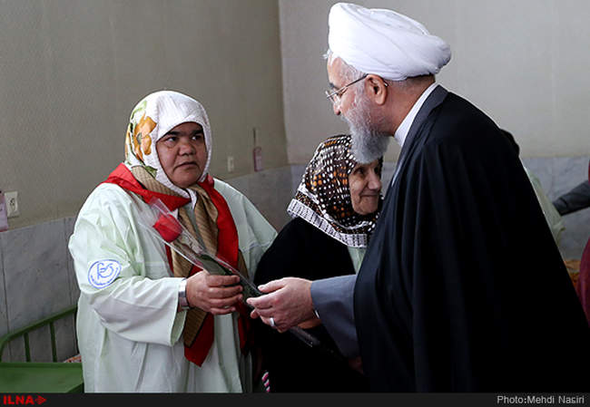 دیدار رئیس جمهور از خانه سالمندان و معلولین مجتمع قدس