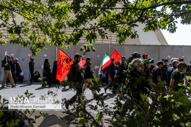اقامه نماز بر پیکر رهبر شهید انقلاب در مصلای تهران/ 8