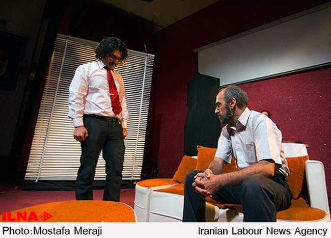 نمایش پاپانوئل و دست های یخ زده من به روی صحنه رفت