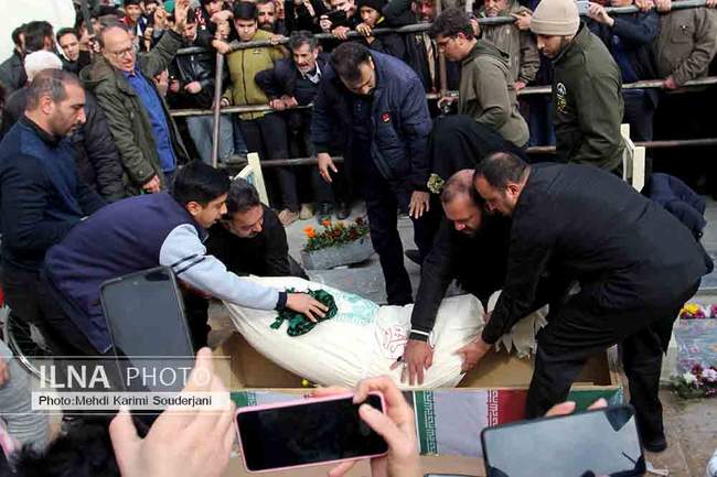 تشییع شهدای دفاع مقدس در اصفهان 