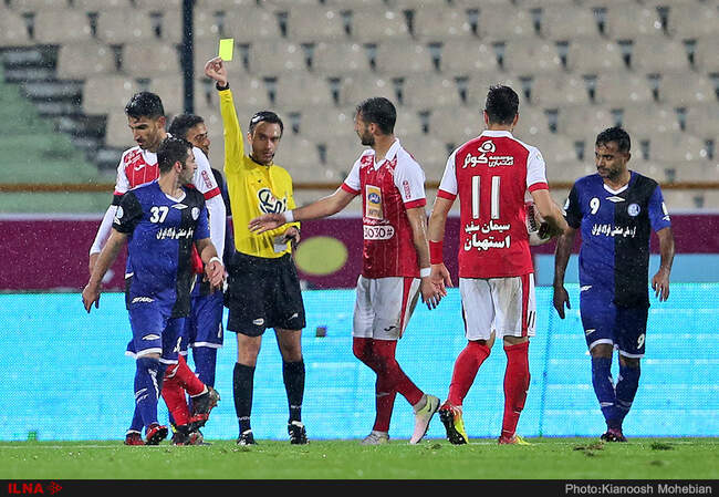 دیدار تیم های فوتبال پرسپولیس تهران و استقلال خوزستان