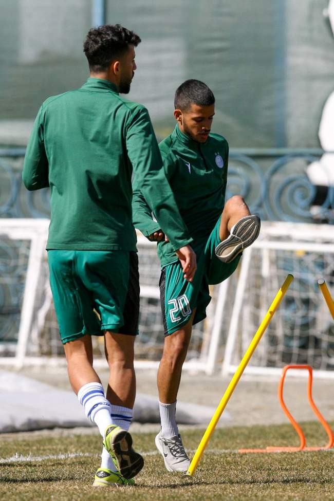 تصاویر تمرین استقلال با حضور مهمان ویژه