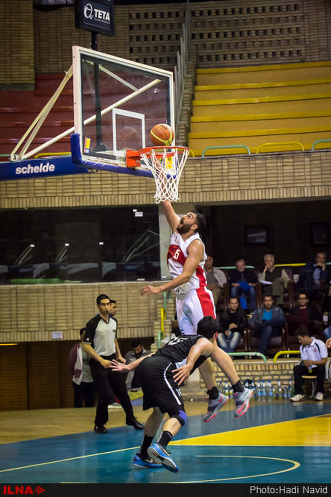 شکست تیم بسکتبال نیروی زمینی تهران برابر تیم شهرداری اراک
