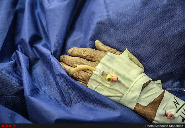 گزارش تصویری ایلنا از مصدومان زلزله غرب ایران در بیمارستان‌های تهرا