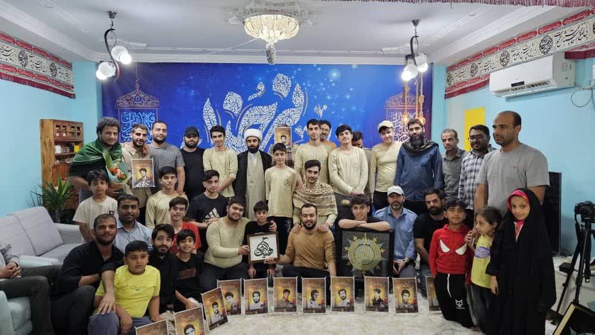 تجلیل از دو مداح هرمزگانی و گروه جهادی از استان تهران در هیئت الرضا (ع) بندرعباس 