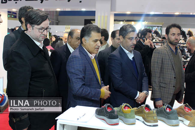 بازدید معاون وزیر صنعت از نمایشگاه کیف و کفش مشهد