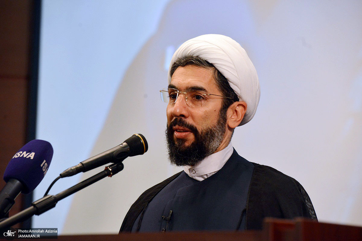 نظام سلطه می‌خواهد مانع از آن شود که ملت بر پای خودش بایستد