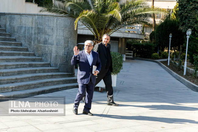 اعضای هیأت دولت در جمع خبرنگاران