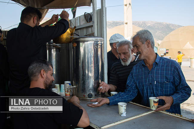 اقامت و پذیرایی زائران اربعین حسینی در موکب بنیاد مستضعفان