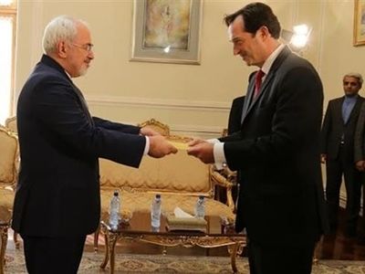 فرزندان سفیر انگلیس در مدرسه فوتبال پرسپولیس (عکس)