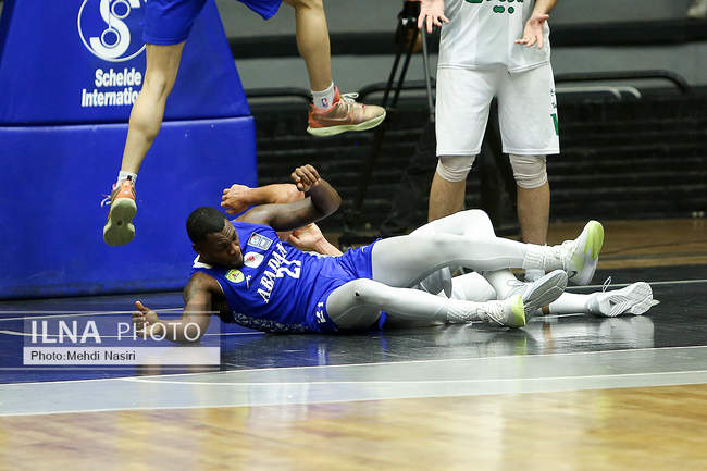 دیدار تیم های بسکتبال طبیعت اسلامشهر و پالایش نفت آبادان