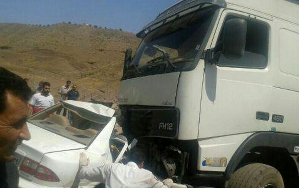 ۷ مصدوم براثر تصادف سرویس مدرسه با تریلی