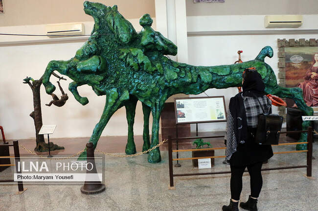 گردشگران نوروزی در مقبرةالشعرا