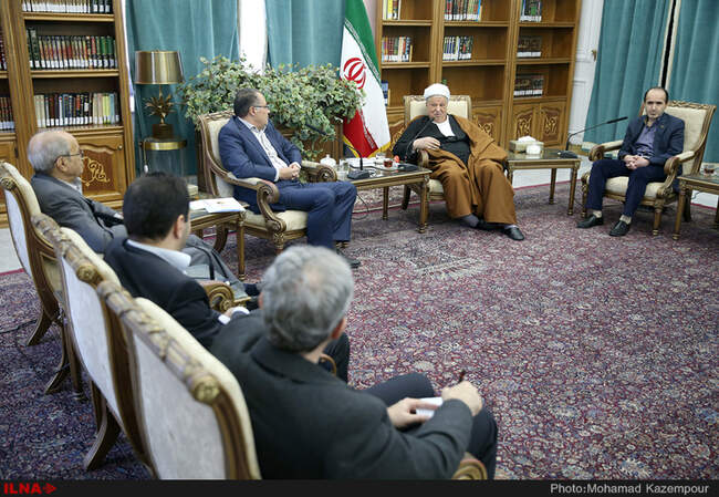 دیدار روسا و منتخبین علمی مؤسسه تحقیقات واکسن و سرم‌سازی رازی با
آیت الله هاشمی رفسنجانی